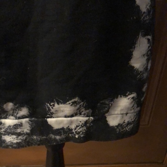 Free People black sweatshirt with billowy pleated sleeves and pink bleach effect - Picture 13 of 16